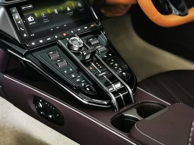 2025 Aston Martin VANTAGE — миниатюра 15