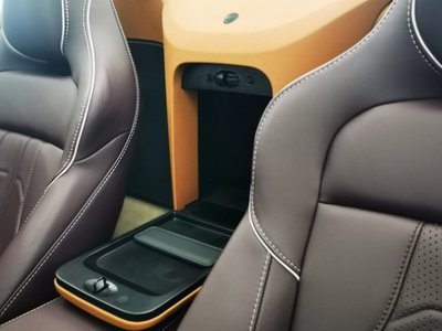 2025 Aston Martin VANTAGE — миниатюра 22