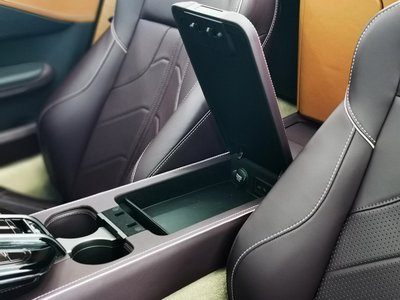2025 Aston Martin VANTAGE — миниатюра 21