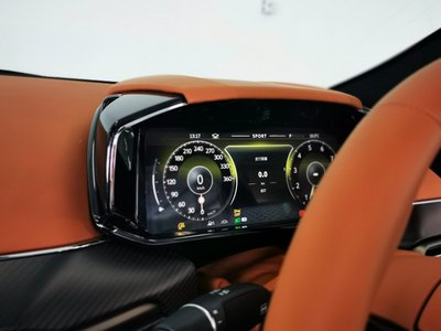 2025 Aston Martin VANTAGE — миниатюра 12