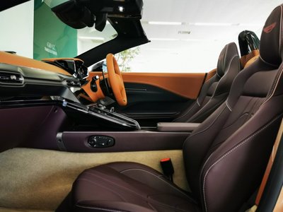 2025 Aston Martin VANTAGE — миниатюра 17