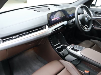 2025 BMW IX2 缩略图 32