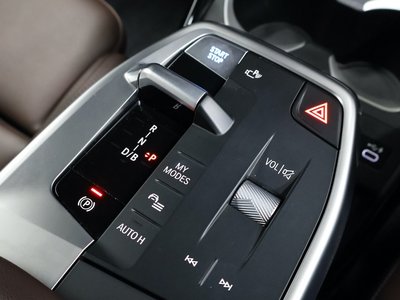 2025 BMW IX2 缩略图 18