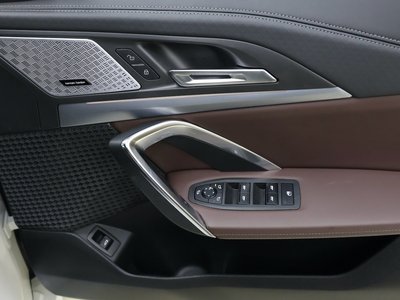 2025 BMW IX2 缩略图 39