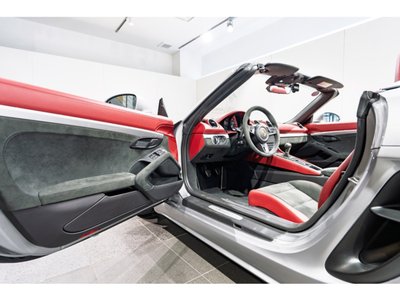 2022 Porsche 718 SPYDER photo 16