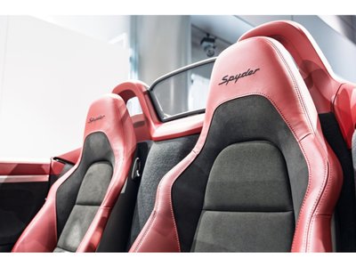 2022 Porsche 718 SPYDER photo 13