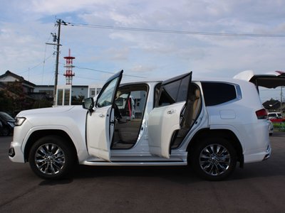 صورة 19 لـ 2023 Toyota LAND CRUISER 300