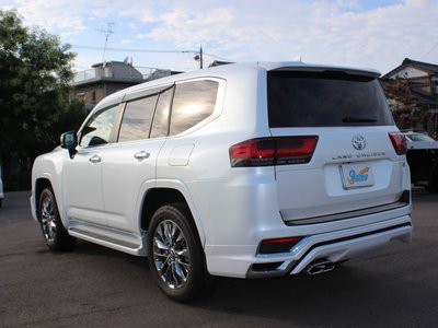 صورة 7 لـ 2023 Toyota LAND CRUISER 300