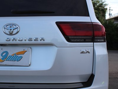 صورة 22 لـ 2023 Toyota LAND CRUISER 300