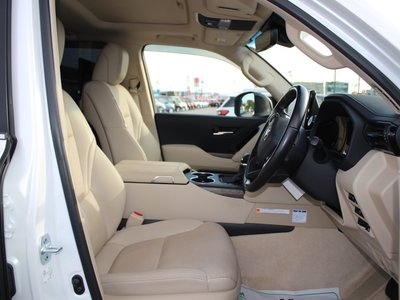 صورة 13 لـ 2023 Toyota LAND CRUISER 300