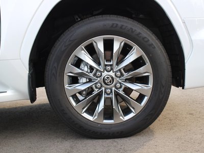 صورة 11 لـ 2023 Toyota LAND CRUISER 300