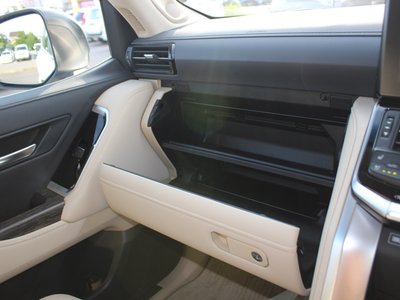 صورة 40 لـ 2023 Toyota LAND CRUISER 300