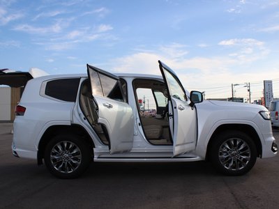 صورة 20 لـ 2023 Toyota LAND CRUISER 300