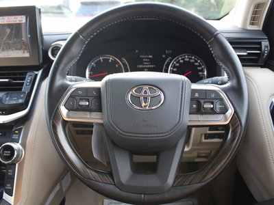 صورة 26 لـ 2023 Toyota LAND CRUISER 300