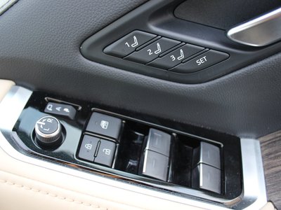 صورة 49 لـ 2023 Toyota LAND CRUISER 300