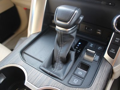 صورة 37 لـ 2023 Toyota LAND CRUISER 300