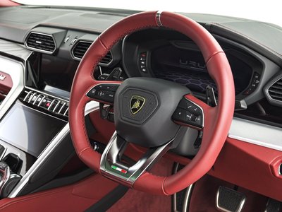 2020 Lamborghini URUS photo 22