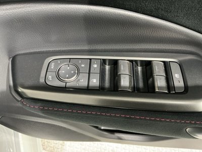 2025 Lexus LBX — миниатюра 13