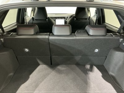 2025 Lexus LBX — миниатюра 37