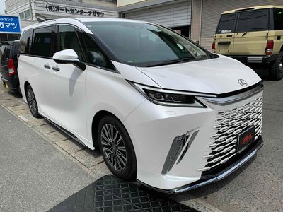 2024 Lexus LM photo 3