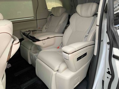 2024 Lexus LM photo 25