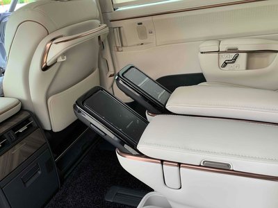 2024 Lexus LM photo 27