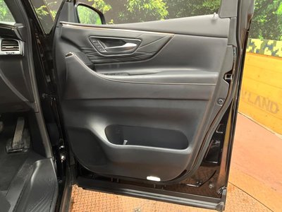 صورة 32 لـ 2025 Toyota ALPHARD