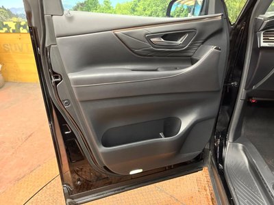 صورة 24 لـ 2025 Toyota ALPHARD