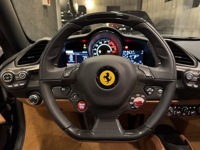 2016 Ferrari 488 GTB 照片 15