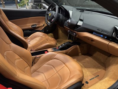 2016 Ferrari 488 GTB 照片 14