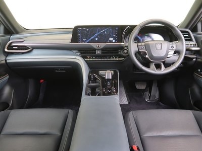 2025 Toyota CROWN ESTATE photo 12