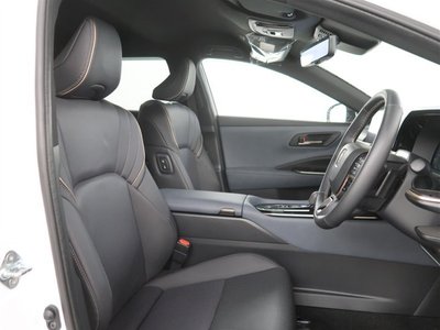 2025 Toyota CROWN ESTATE photo 16