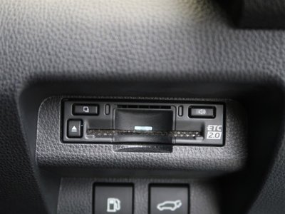 2025 Toyota CROWN ESTATE photo 10
