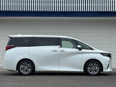 2025 Toyota ALPHARD 照片 9