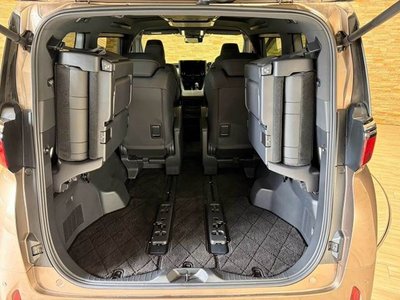 2025 Toyota ALPHARD — фото 13