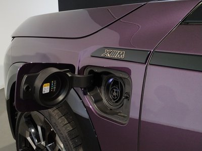 2025 BMW XM thumbnail 25