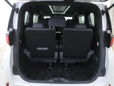 صورة 30 لـ 2023 Toyota ALPHARD