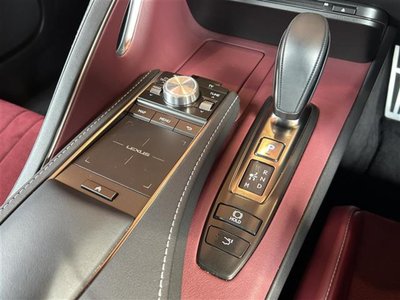 صورة 13 لـ 2017 Lexus LC