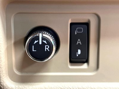 صورة مصغرة 36 لـ 2023 Toyota LAND CRUISER PRADO