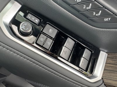 2024 Toyota LAND CRUISER 300 thumbnail 25