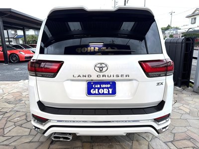 2024 Toyota LAND CRUISER 300 photo 6