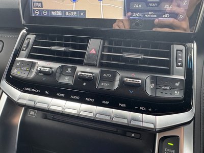 2024 Toyota LAND CRUISER 300 thumbnail 29