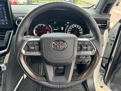 2024 Toyota LAND CRUISER 300 thumbnail 17