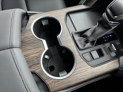 2024 Toyota LAND CRUISER 300 thumbnail 32