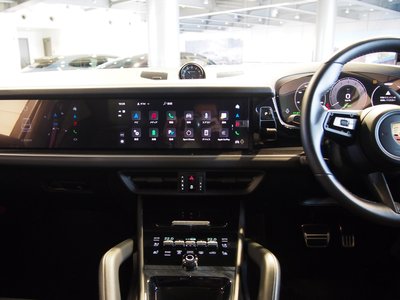 2024 Porsche CAYENNE thumbnail 44