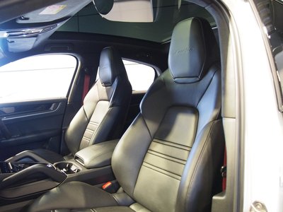 2024 Porsche CAYENNE thumbnail 56