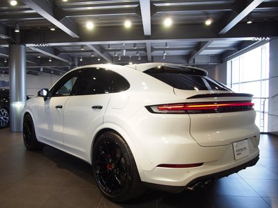 2024 Porsche CAYENNE photo 5