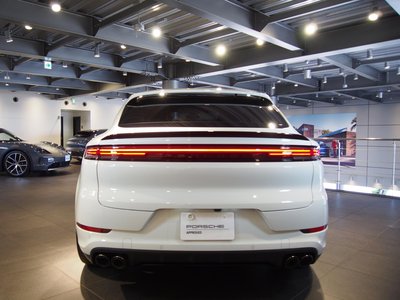 2024 Porsche CAYENNE photo 6