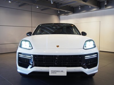 2024 Porsche CAYENNE photo 3