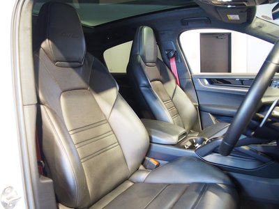 2024 Porsche CAYENNE thumbnail 27